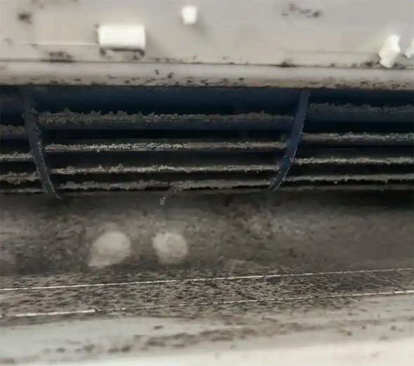 丹棱空调吹的风有股烧焦味是怎么回事